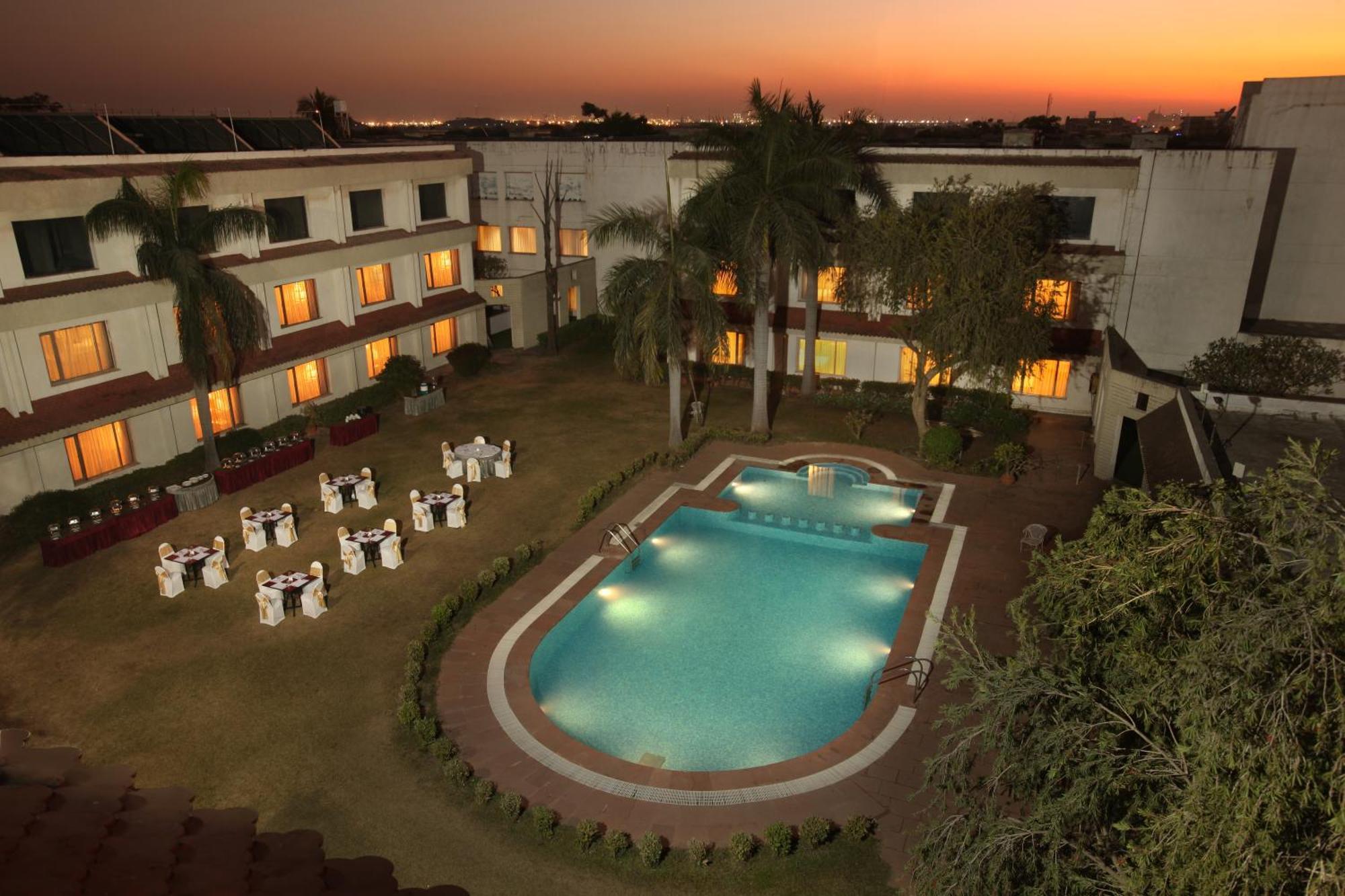 Hotel Express Residency-Jāmnagar מראה חיצוני תמונה