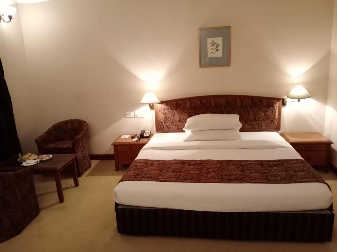 Hotel Express Residency-Jāmnagar מראה חיצוני תמונה